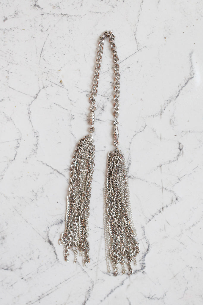 SILVER CHAIN TASSEL